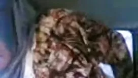 Wanita hitam atas ce ...