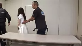 WANITA menjadi seora ...