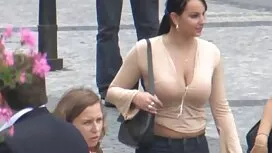 Slim penari di stoki ...
