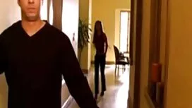 Berwarna gangsa ceri ...