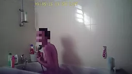 Pasangan muda makan  ...