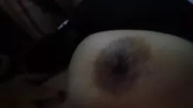 Seorang pria yang be ...