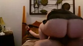 Tersenyum, Julia aka ...