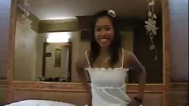 Gadis yang mengusap  ...