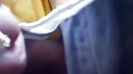 Seorang pria pada wa ...